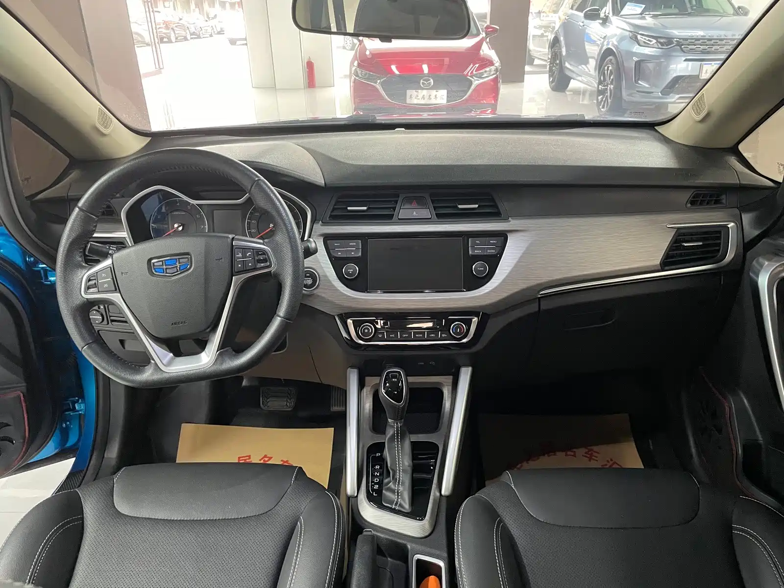Фото 7 - Geely Vision X3