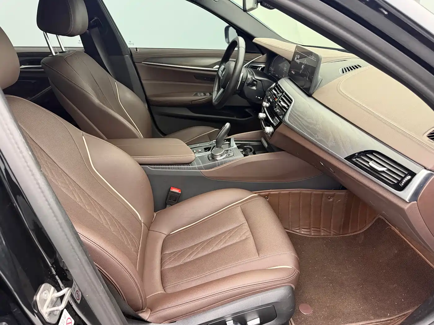 BMW 5 Series 2023 530Li Leading M Sport Package фото 14
