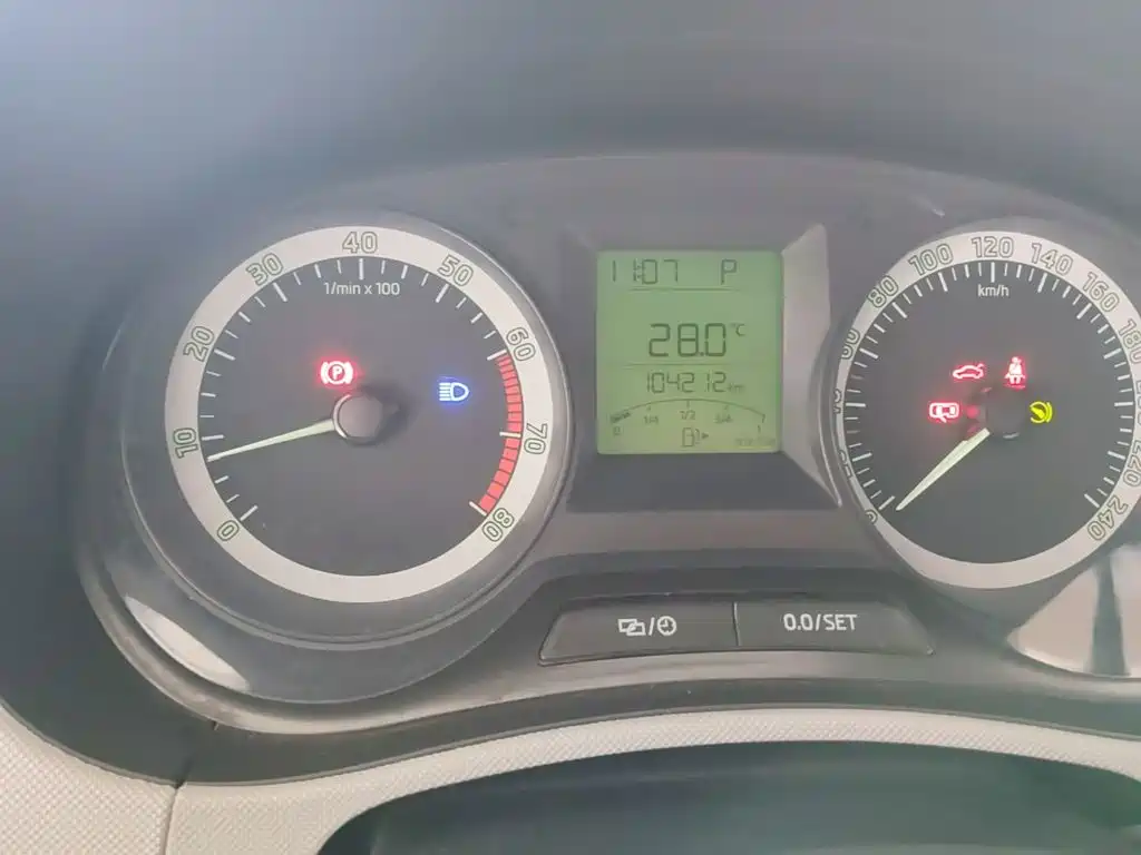 Škoda Fabia 2018 2017 1.4L Auto Car Enjoy Edition