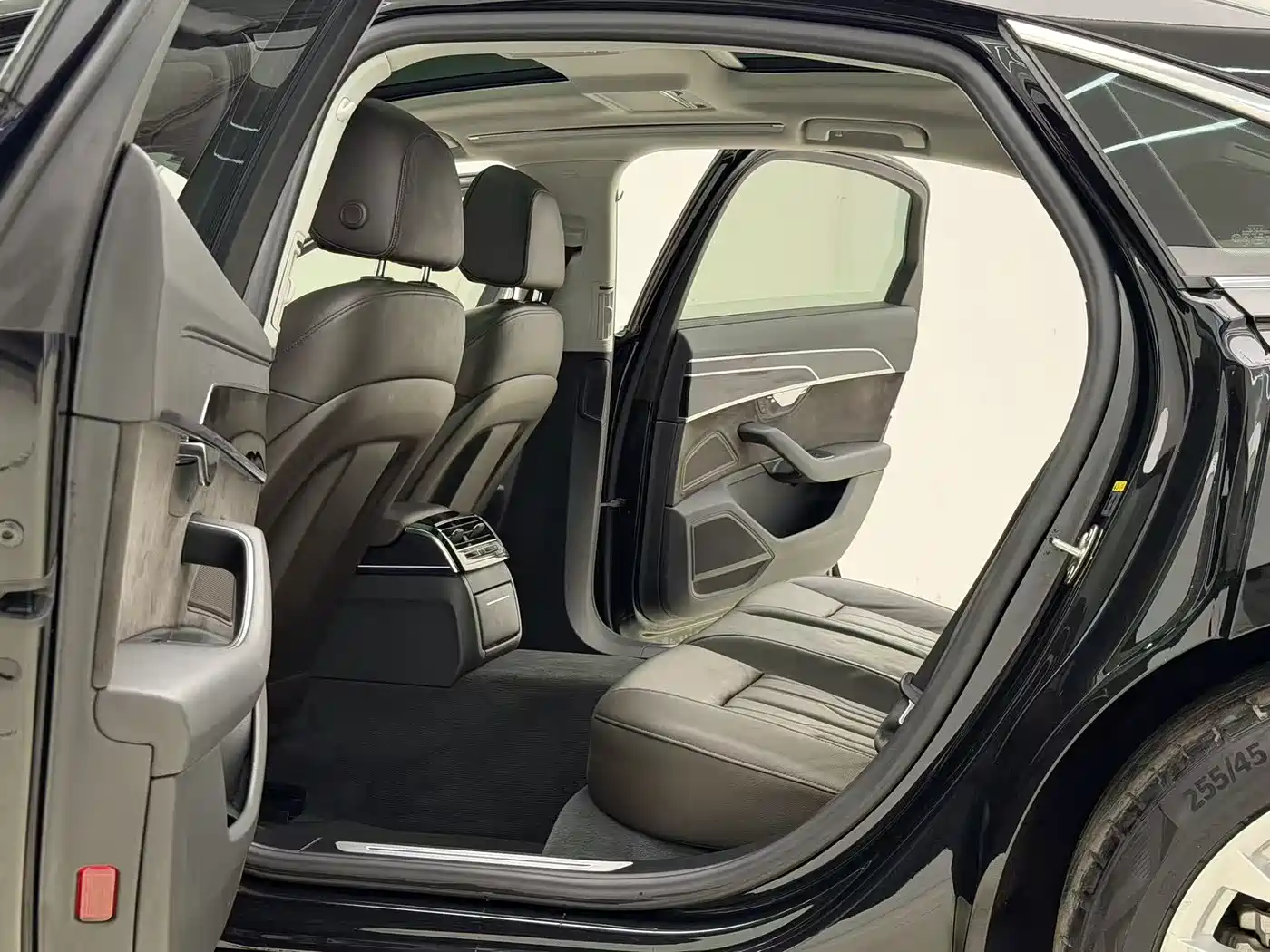 Audi A8 2018 A8L 55 TFSI quattro Launch Premium фото 12