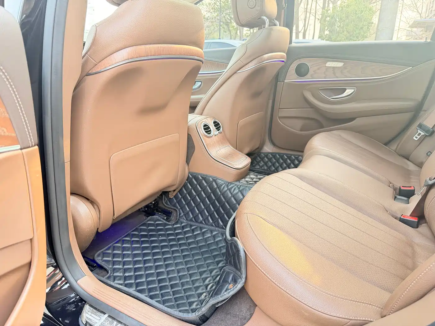 Mercedes-Benz E-Class 2023 E 260 L Sport фото 11