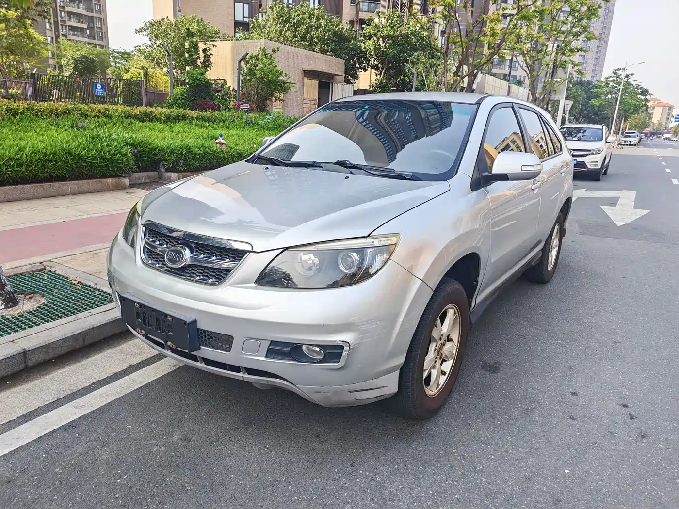 BYD S6 2014 Model 2.0L Manual Luxury 7-Seater