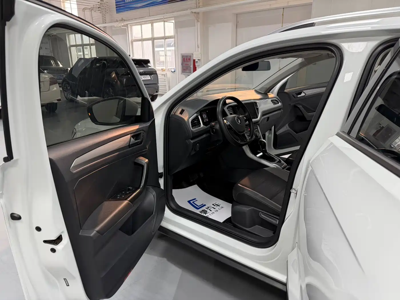 VOLKSWAGEN T ROC EXPLORING SONGS