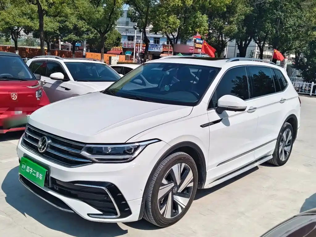 صورة 2 - Volkswagen Tiguan L