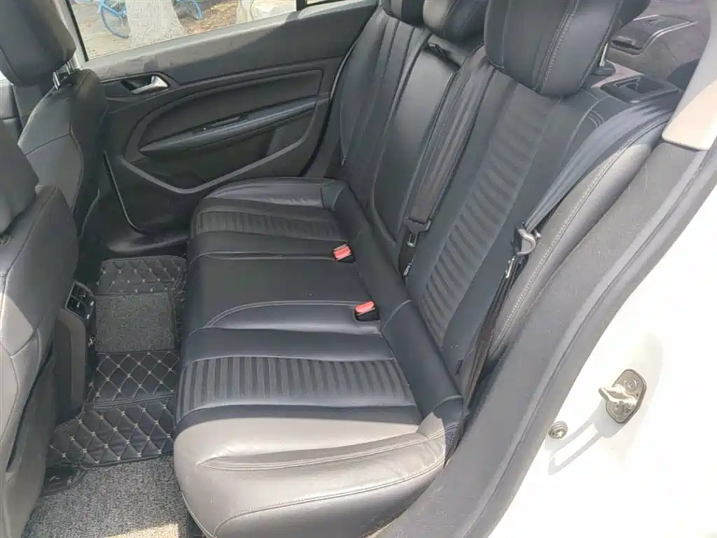 Peugeot 408 2016 1.6T Automatic Luxury Edition фото 17