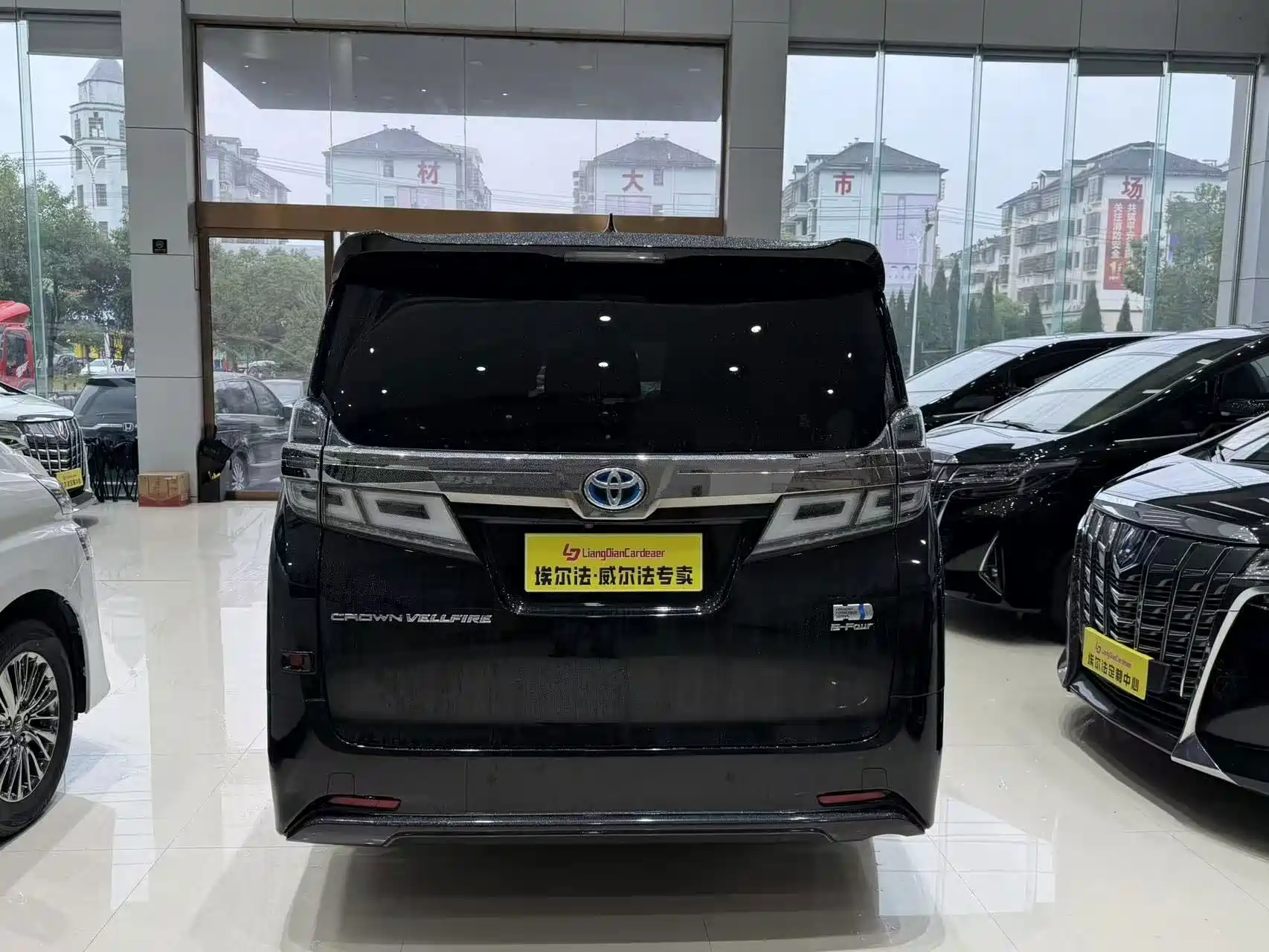 Фото 7 - Toyota Vellfire