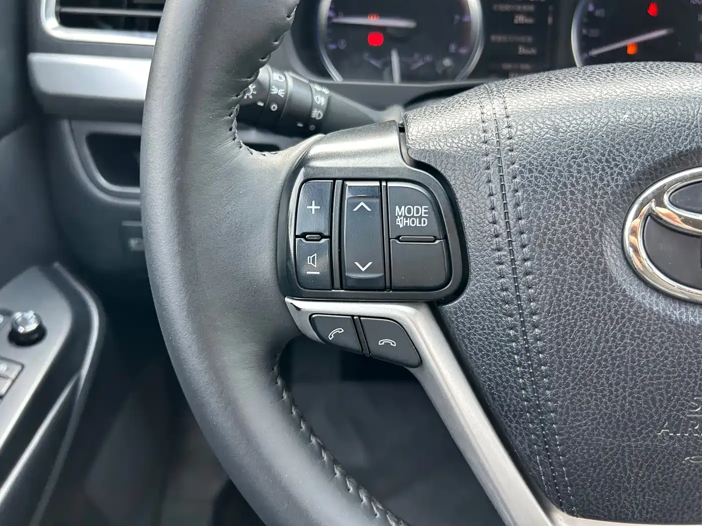 Toyota Highlander 2018 2.0T 4WD Luxury 7-seater China VI фото 17