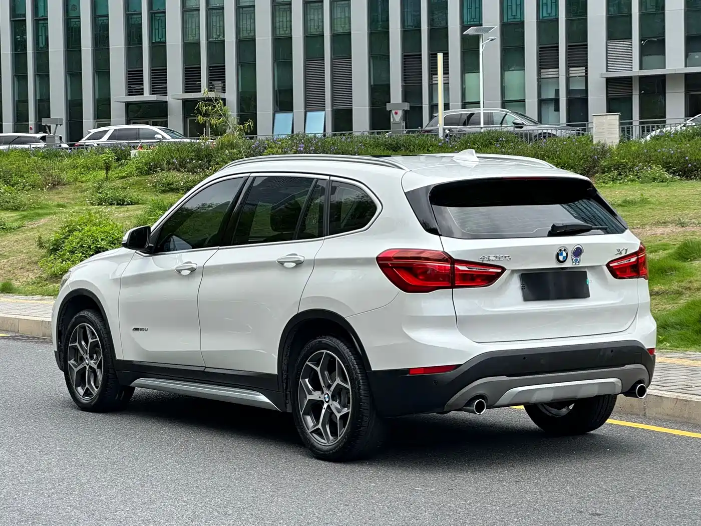 BMW X1 2018 xDrive20Li Premium Model фото 4
