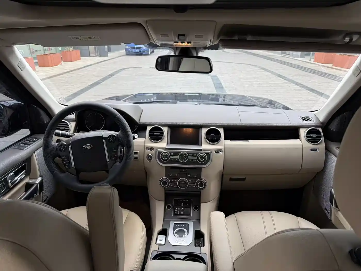 Land Rover Discovery 2015 3.0 SDV6 HSE Diesel фото 7