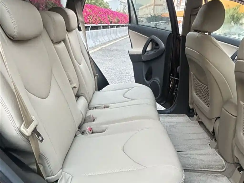 Toyota RAV4 Rongfang 2011 2.0L Automatic Classic Edition фото 11