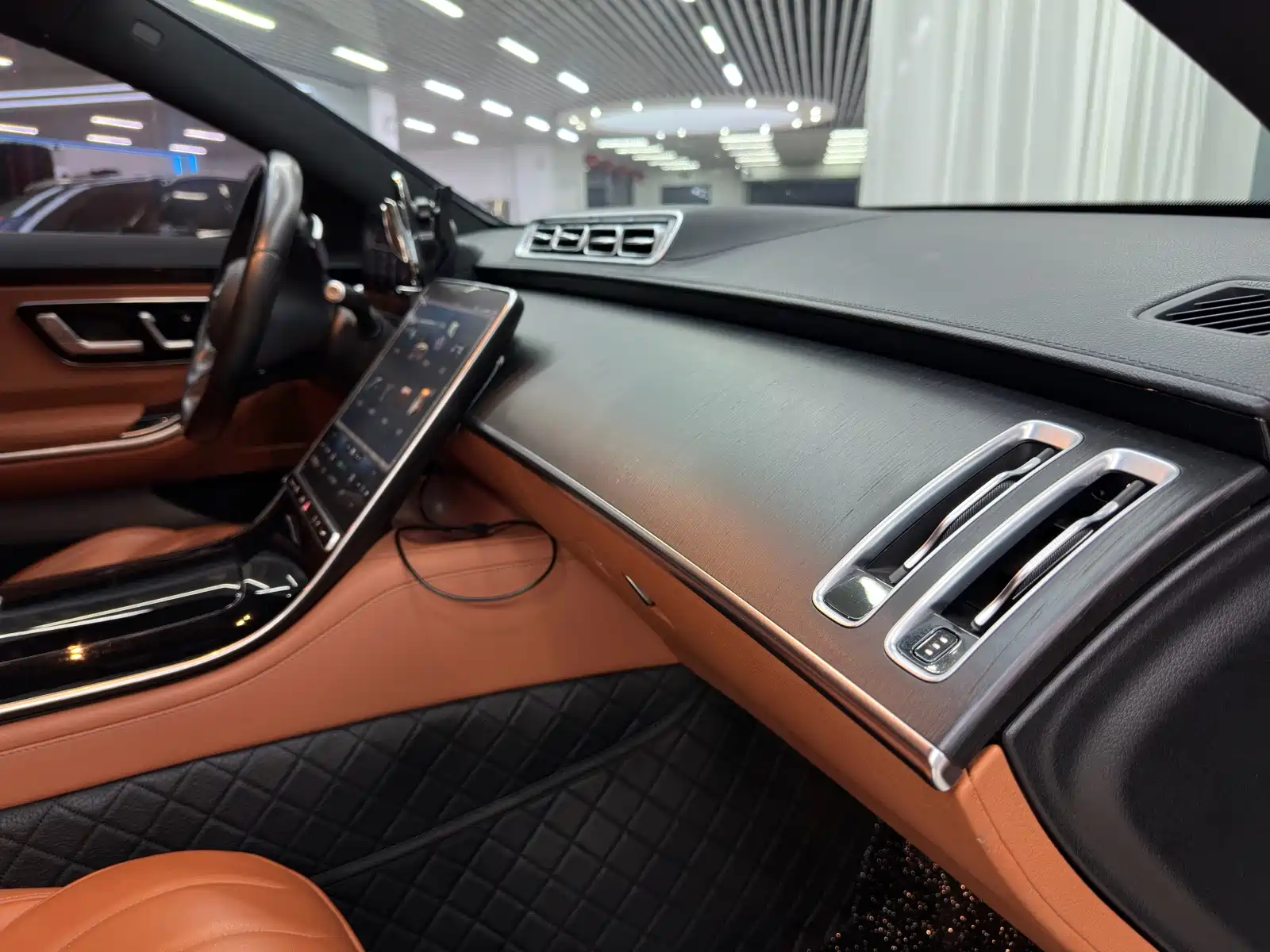 صورة 18 - Mercedes-Benz S-Class