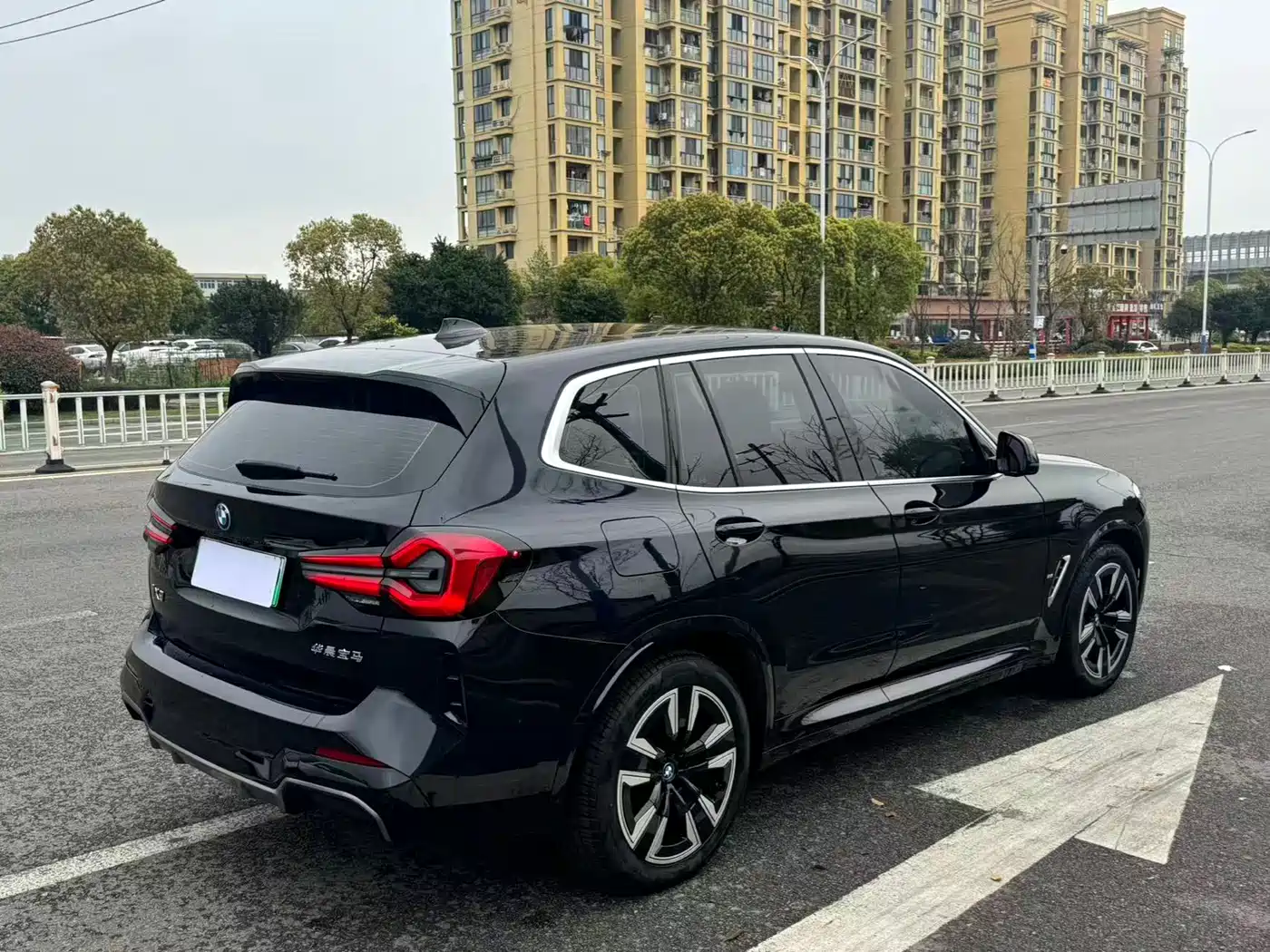 BMW iX3 2022 Leading Edition фото 4