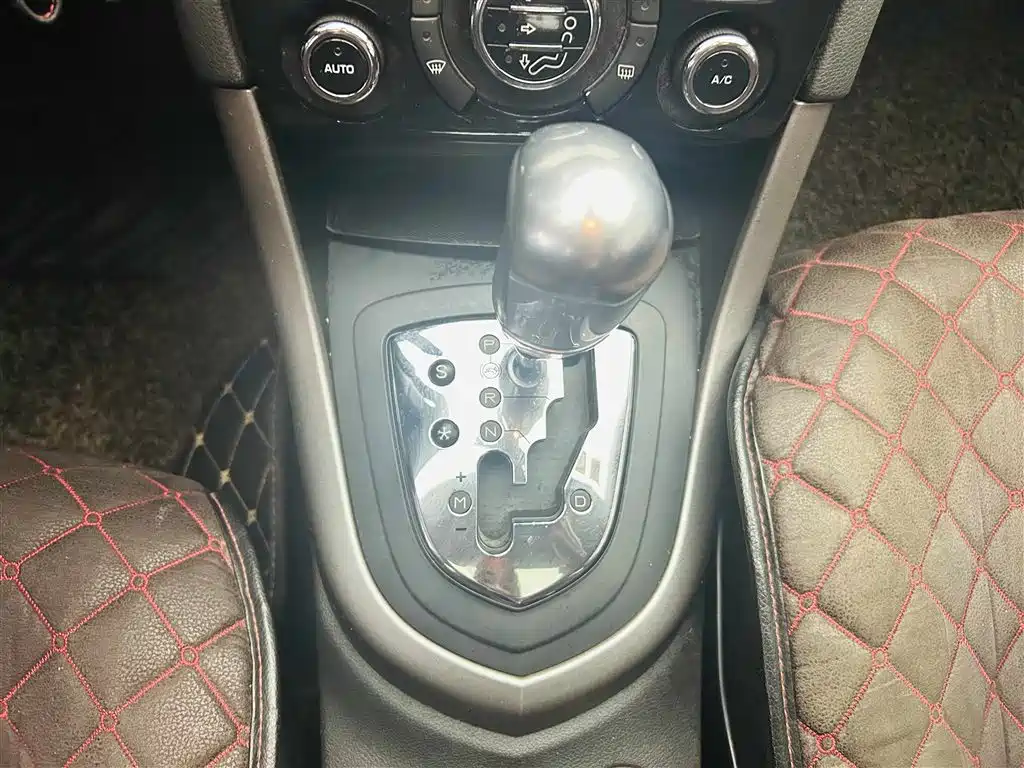 Peugeot 408 2013 2.0L Automatic Comfort Edition фото 17