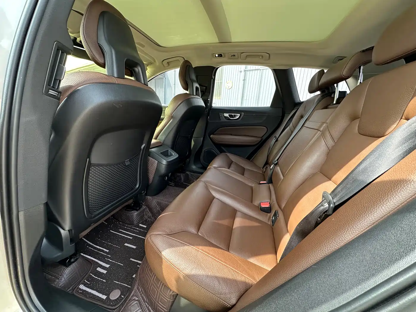 Photo 5 - Volvo XC60