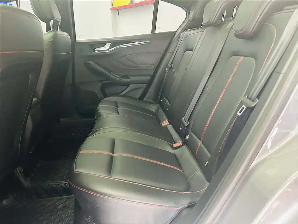 Ford Focus 2023 2022 Sedan EcoBoost 180 Automatic ST Line