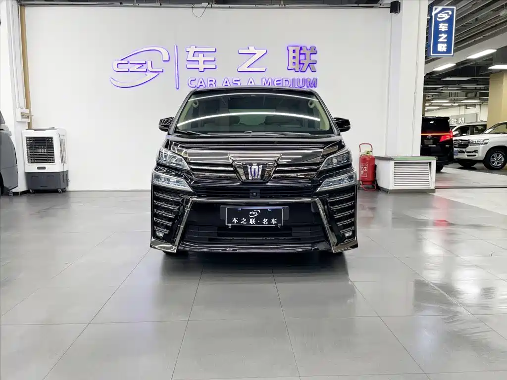 Фото 2 - Toyota Vellfire
