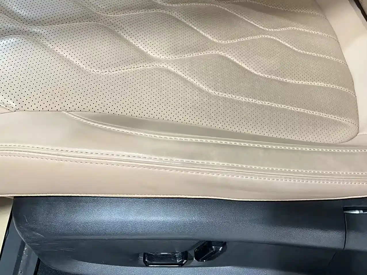 Geely Galaxy Galaxy A7 2025 EM-i 150km Explorer+ Edition фото 20