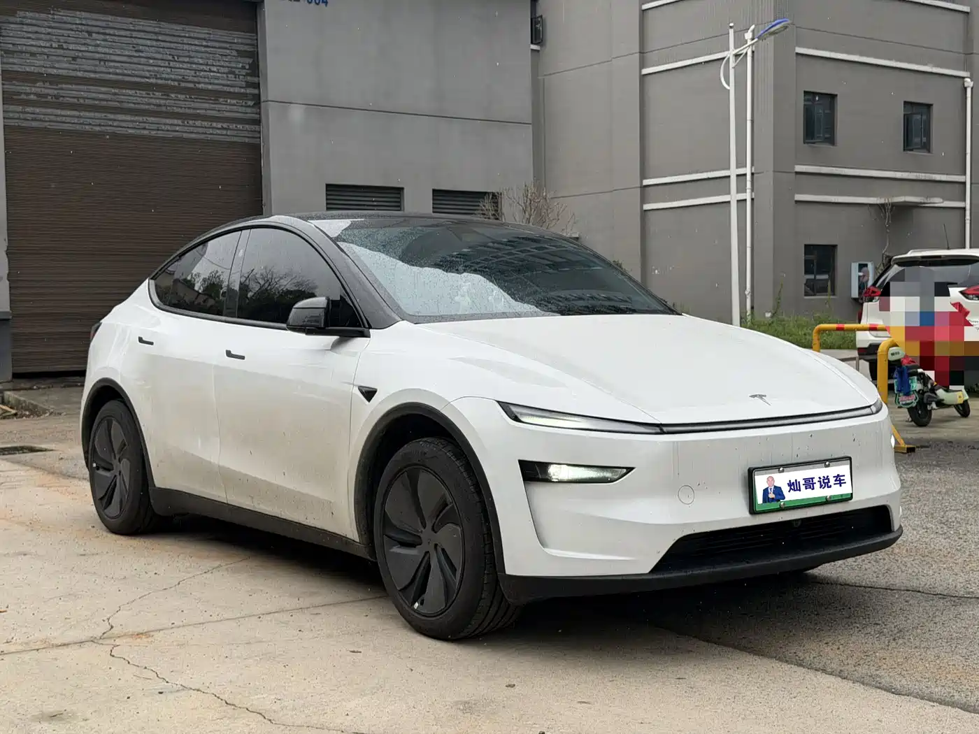 TESLA MODEL Y
