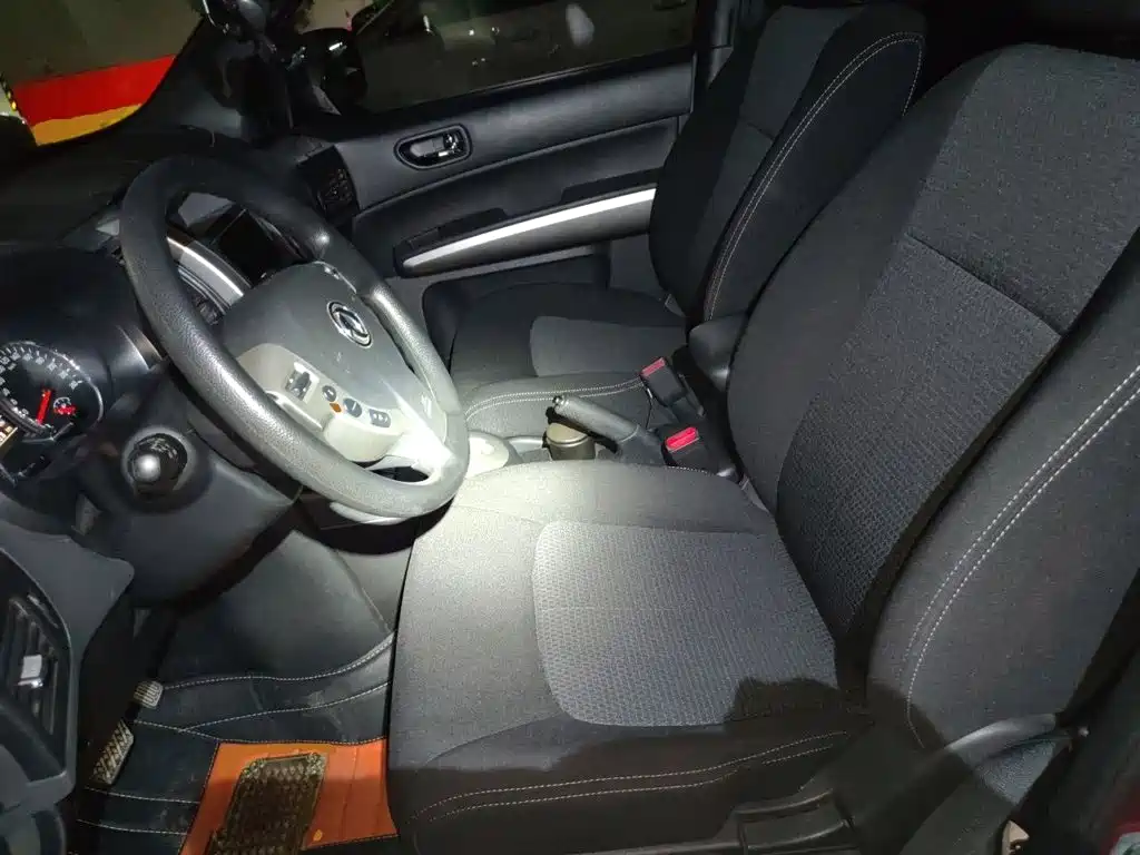 Dongfeng Fengdu MX6 2015 2015 2.0L CVT 2WD Excellence