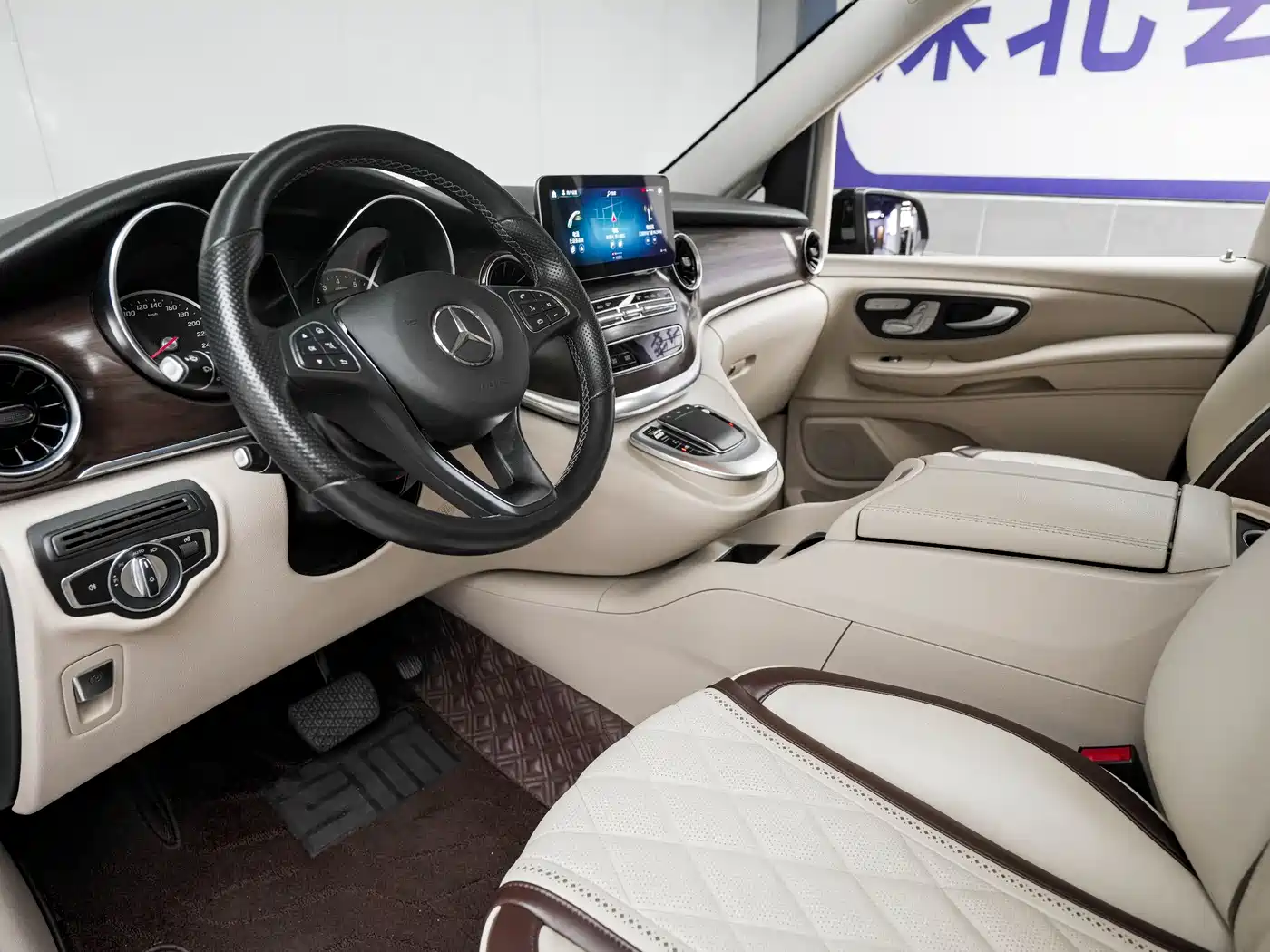Mercedes-Benz V-Class 2021 V 260 Pilot Edition фото 10