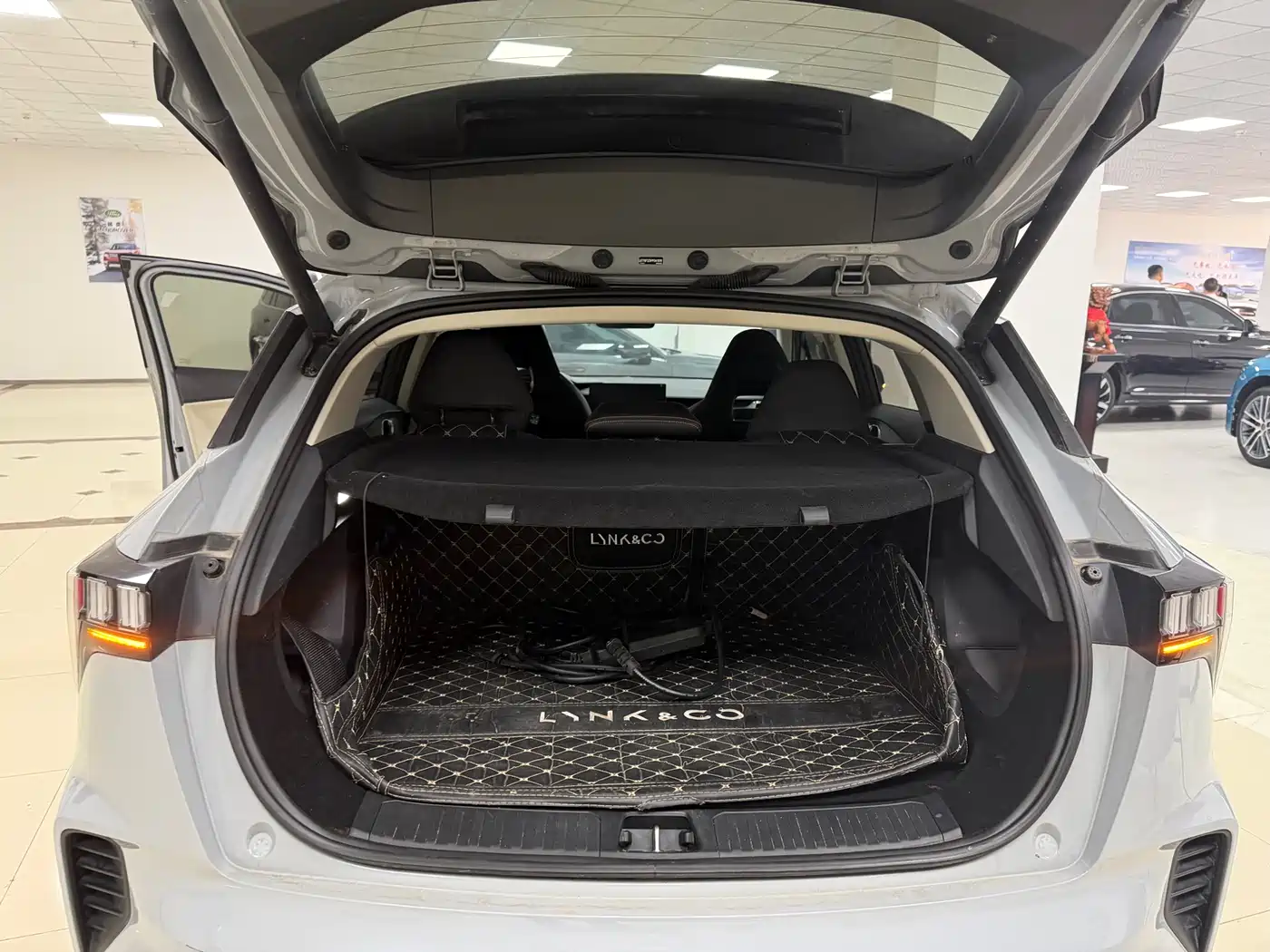 Lynk & Co 06 EM-P 2023 1.5T Remix PHEV Pro фото 9