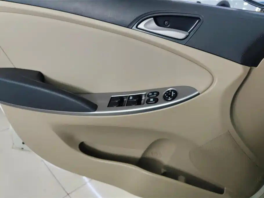 Hyundai Verna 2016 1.4L Automatic Leading GLX фото 7