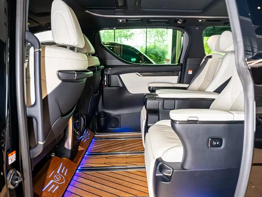 Lexus LM 2020 300h Seven-Seater Elegance Edition фото 11