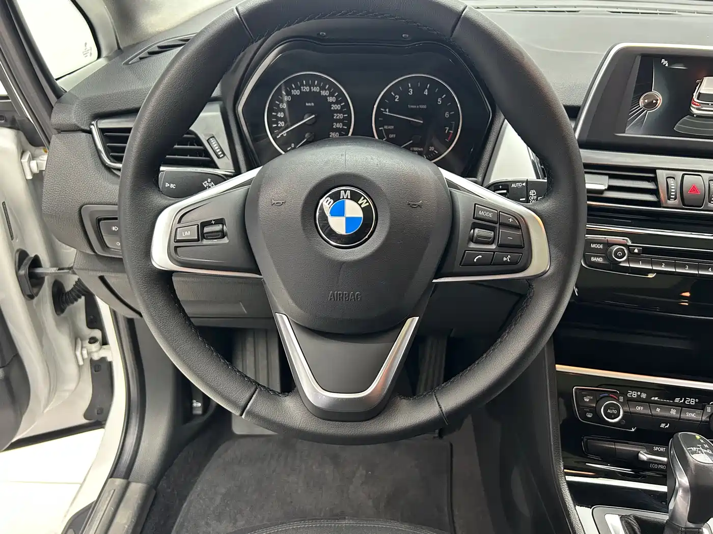BMW 2 Series Touring 2016 218i Leading фото 11