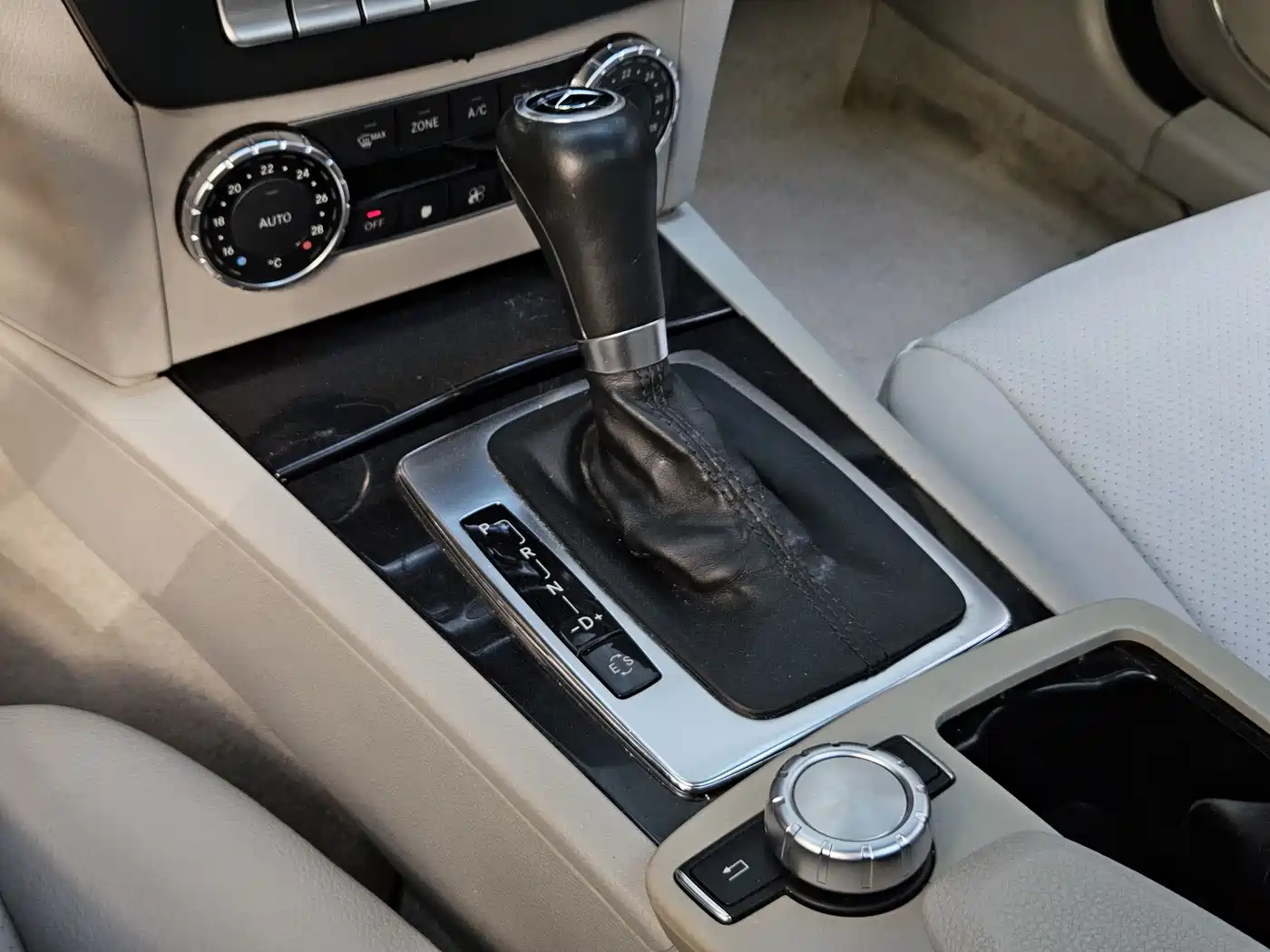 Mercedes-Benz C-Class 2013 Model C 180 CGI Classic фото 14
