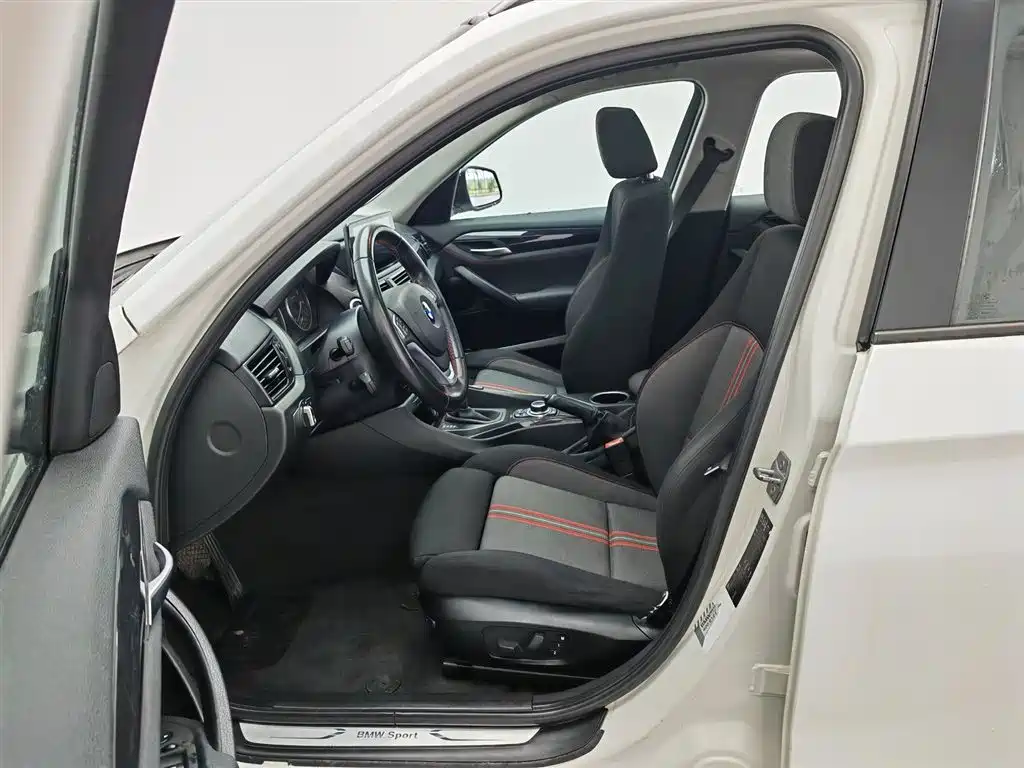 BMW X1 2013 sDrive18i Sport Design Package фото 10