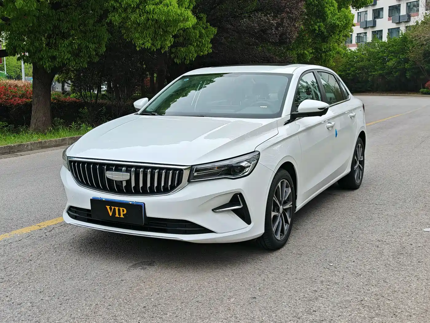 Фото 1 - Geely Emgrand