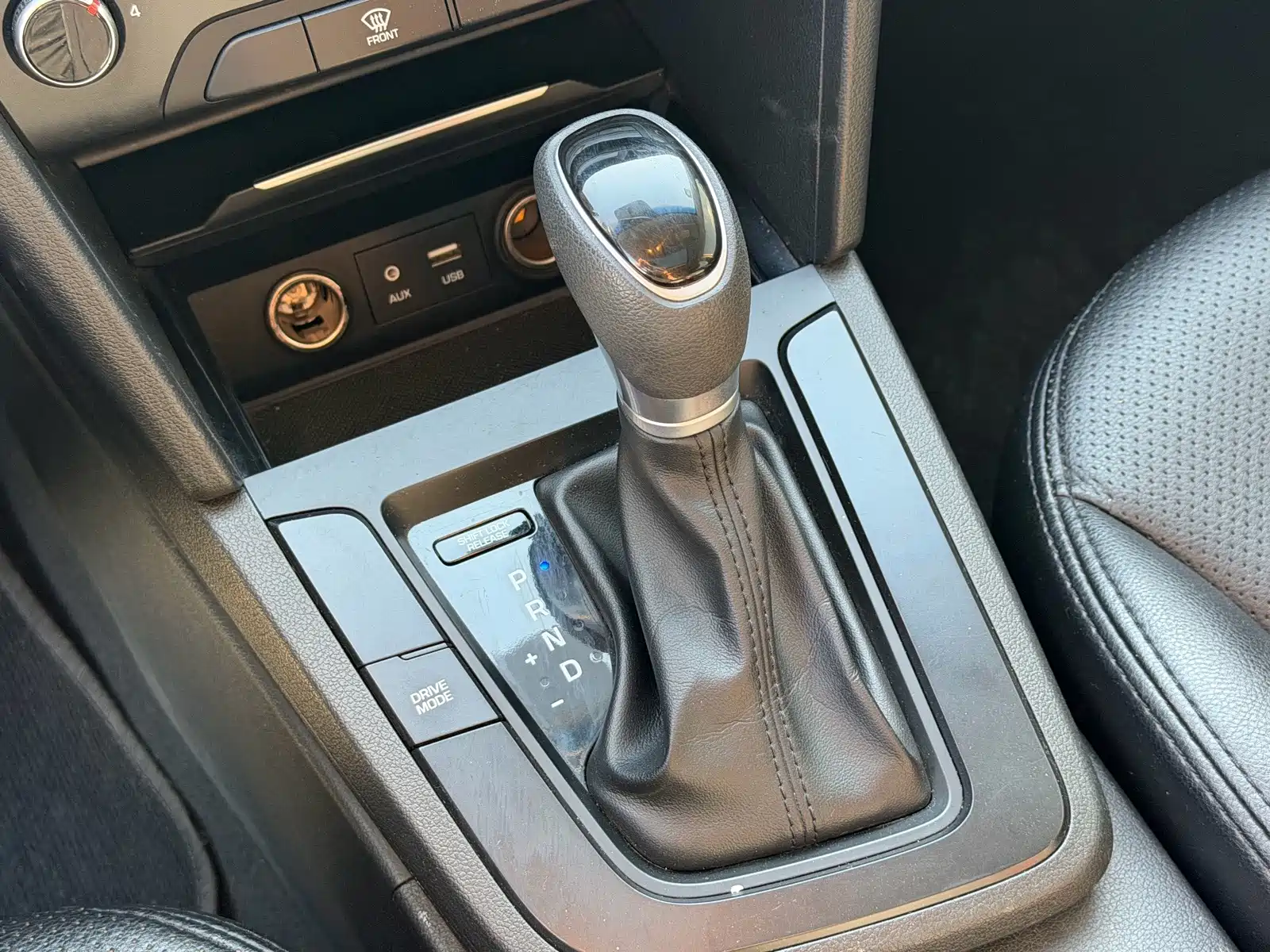 Photo 15 - Hyundai Elantra