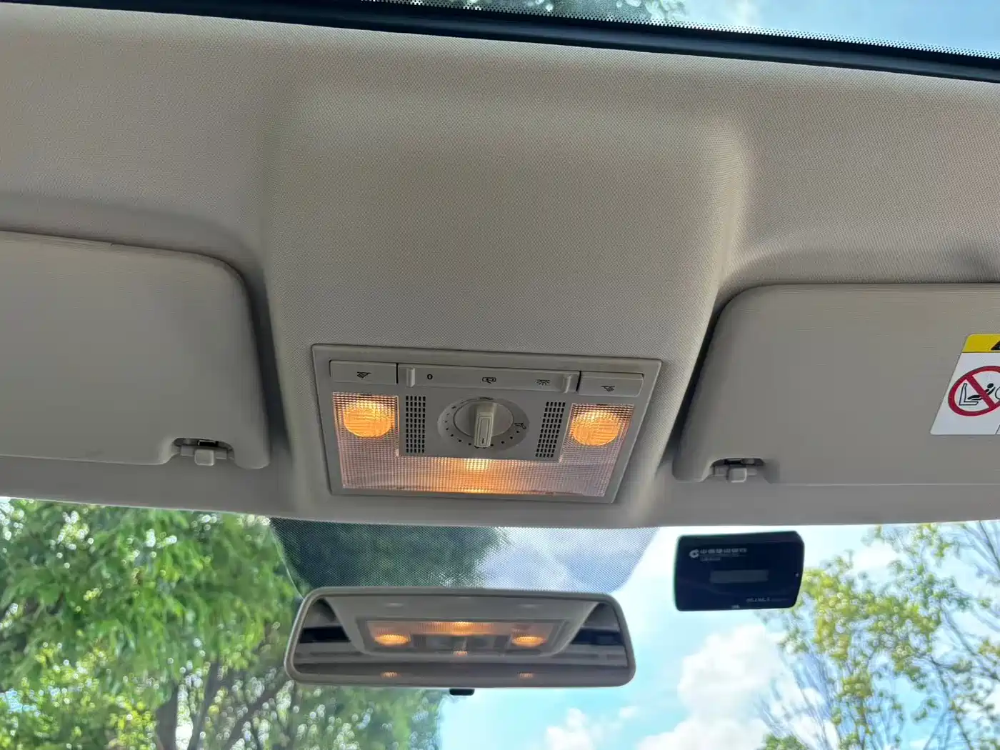 Škoda Rapid 2016 1.6L Manual Pioneer Edition фото 18
