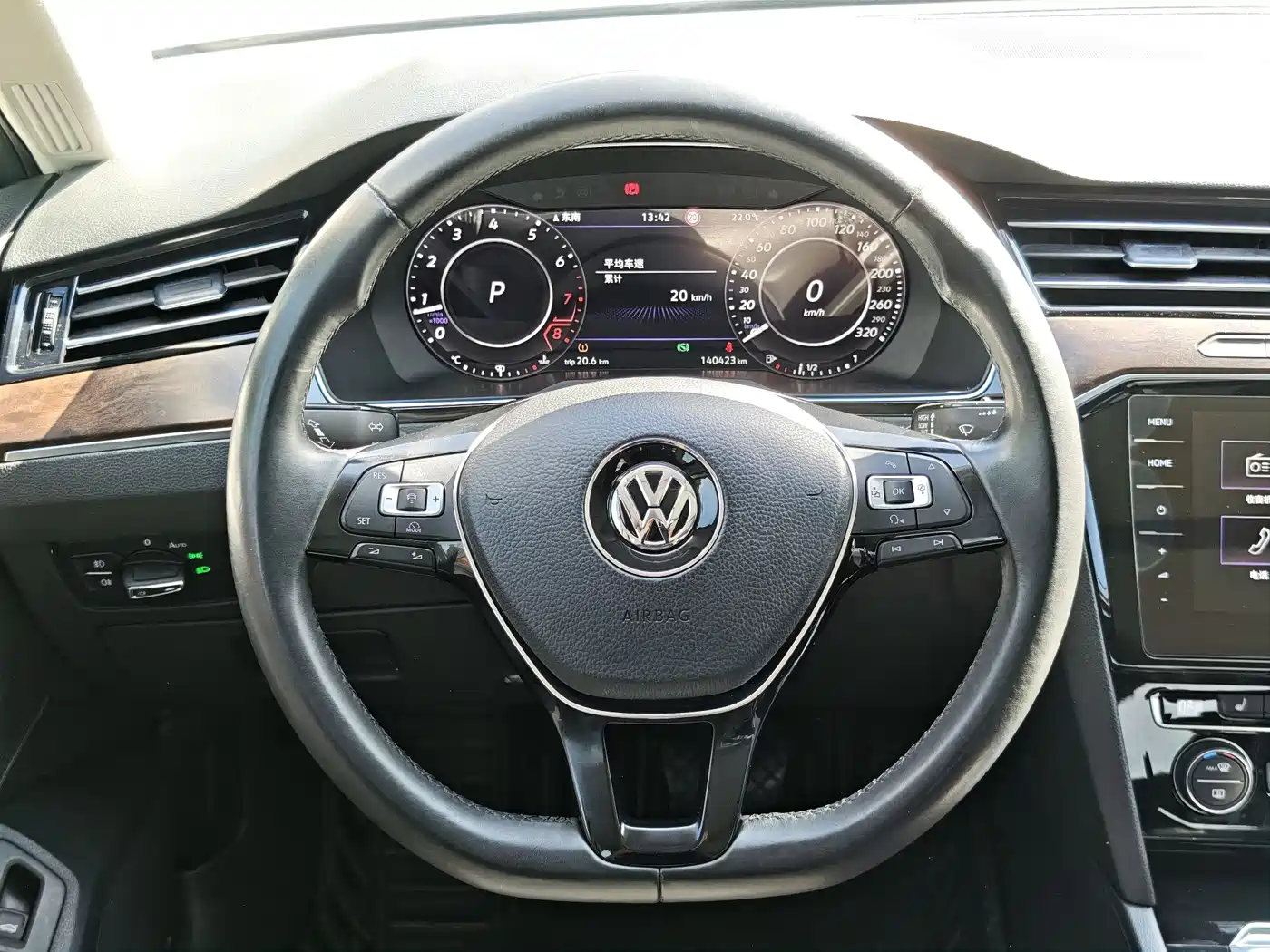 Volkswagen Magotan 2018 330TSI DSG Luxury фото 8
