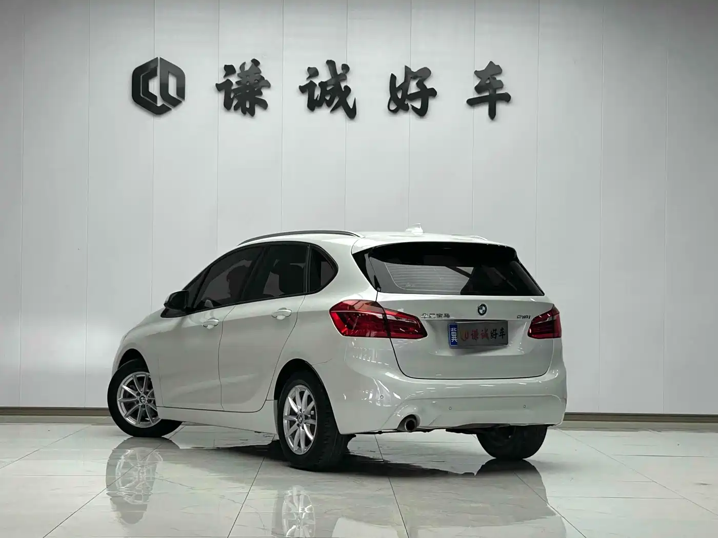 BMW 2 Series Touring 2016 218i Leading фото 7