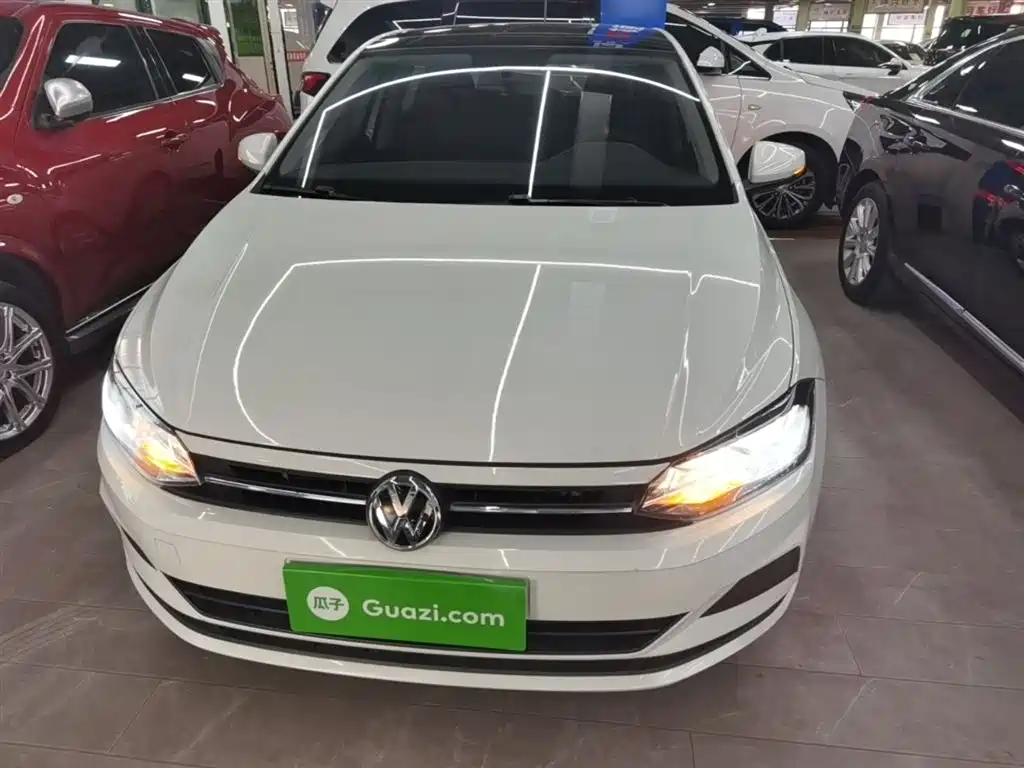 Volkswagen Polo 2019 Plus 1.5L Automatic Panorama Enjoyment Edition фото 3