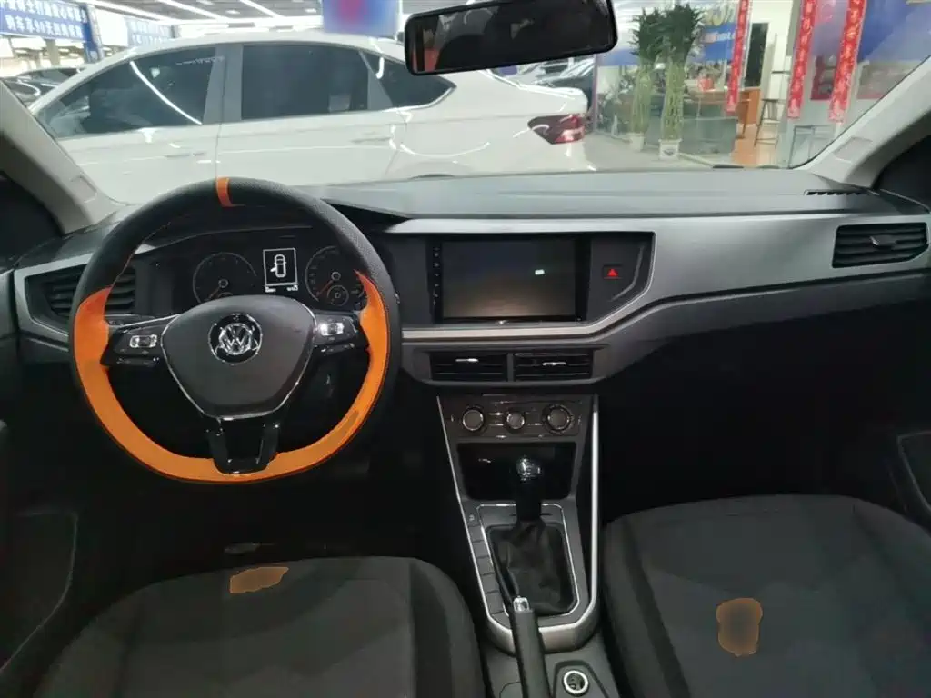Volkswagen Polo 2019 Plus 1.5L Automatic Panorama Enjoyment Edition фото 10