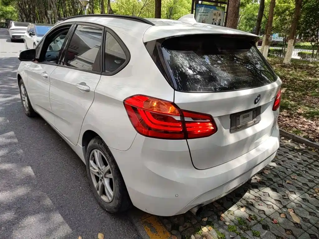 BMW 2 Series Touring 2016 218i Leading фото 5