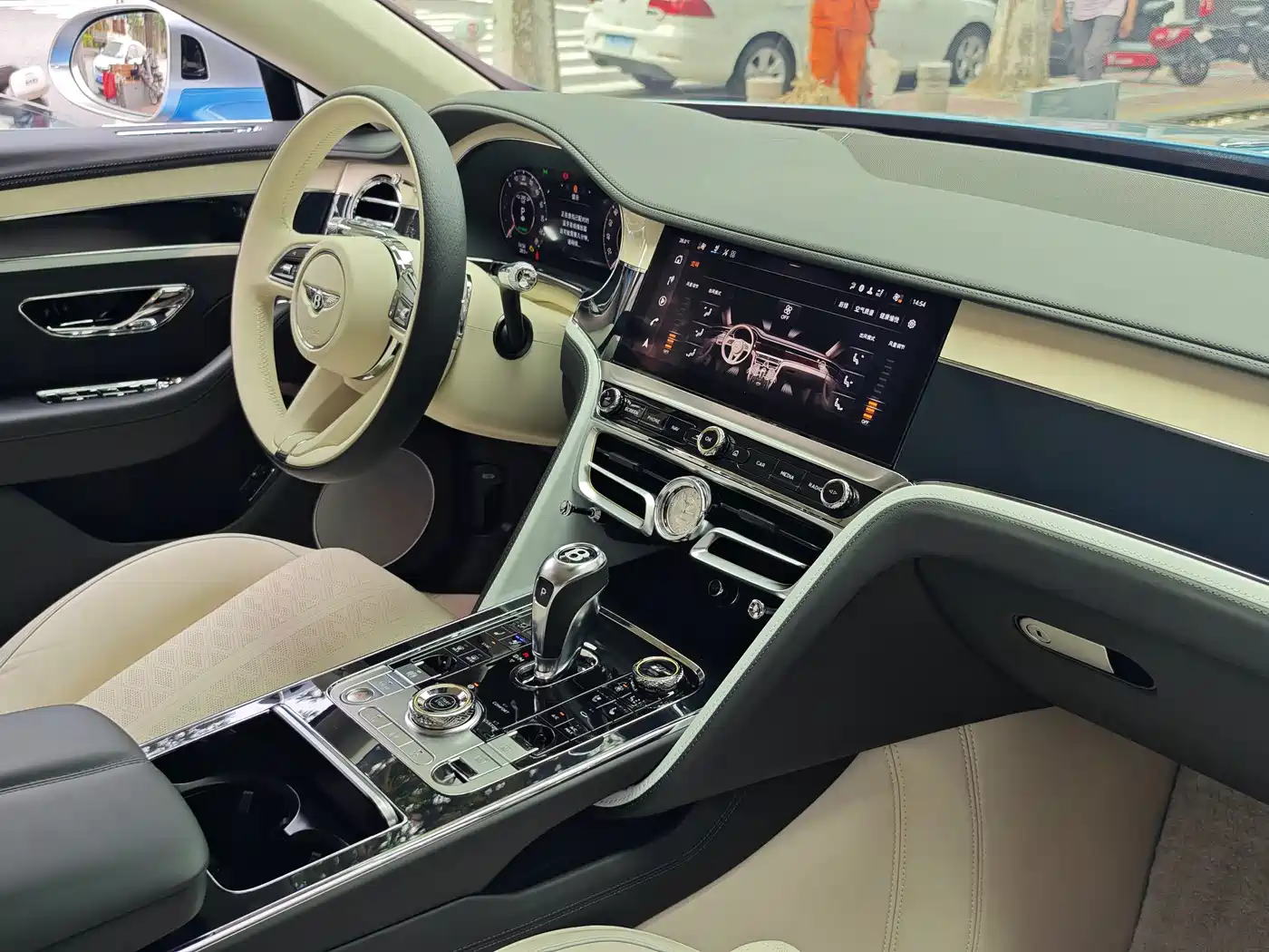 Bentley Flying Spur Plug-in Hybrid 2025 2025 Model Year 4.0T V8 Mulliner
