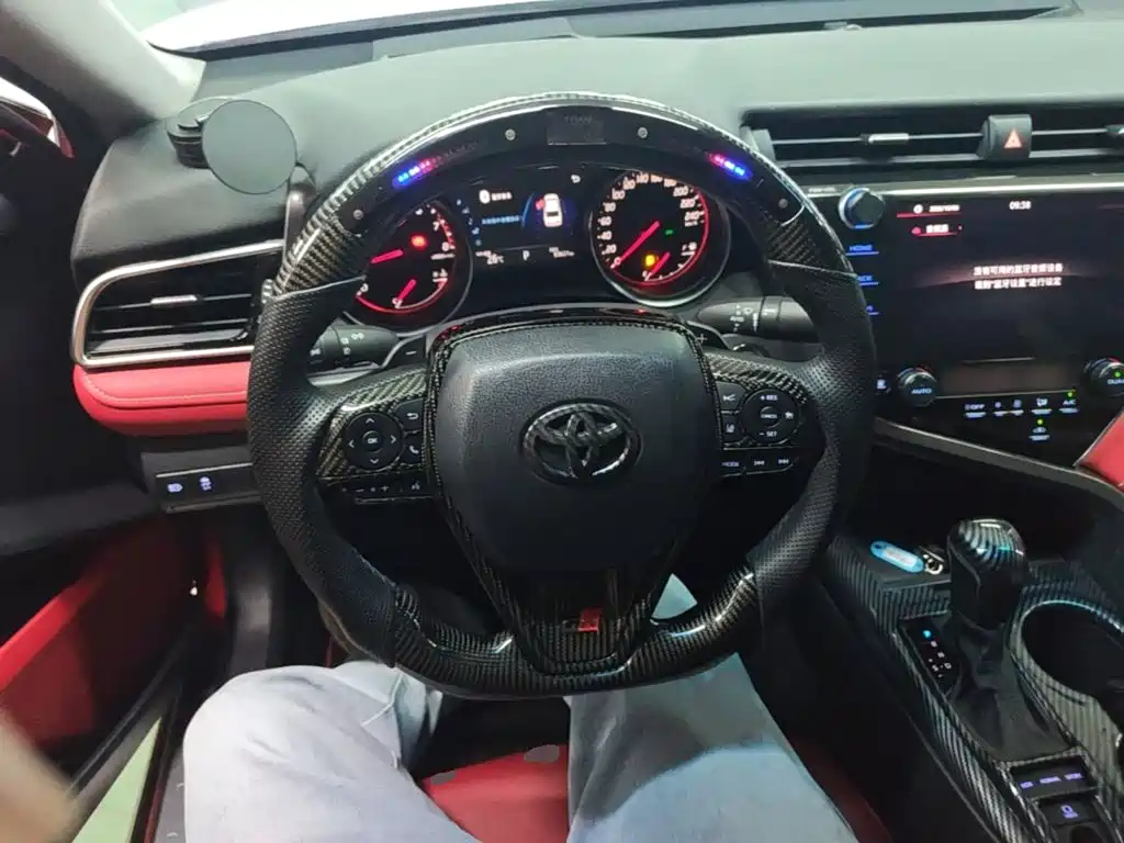 Фото 11 - Toyota Camry
