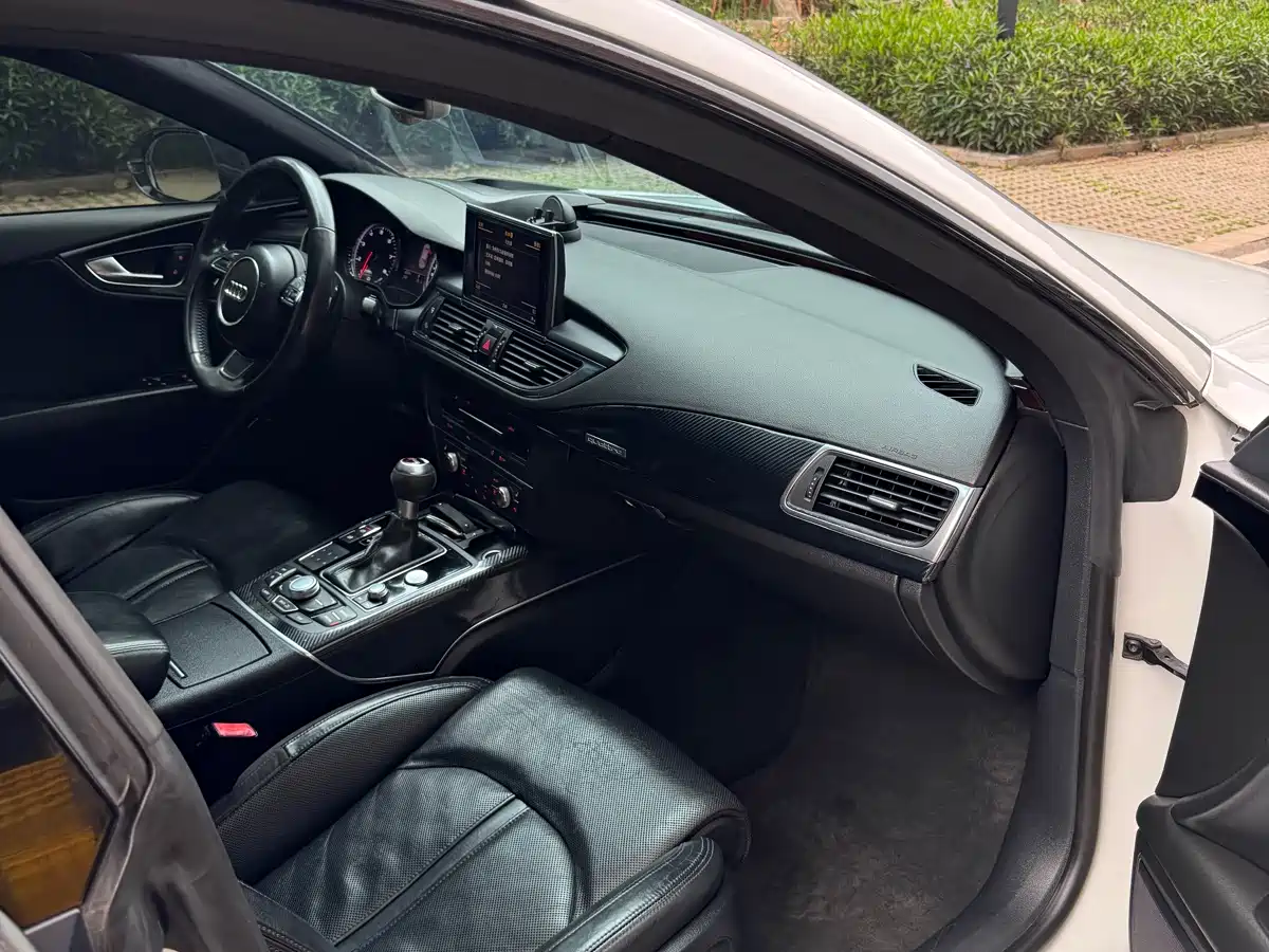 Audi A7 2012 3.0TFSI quattro Luxury Model фото 18