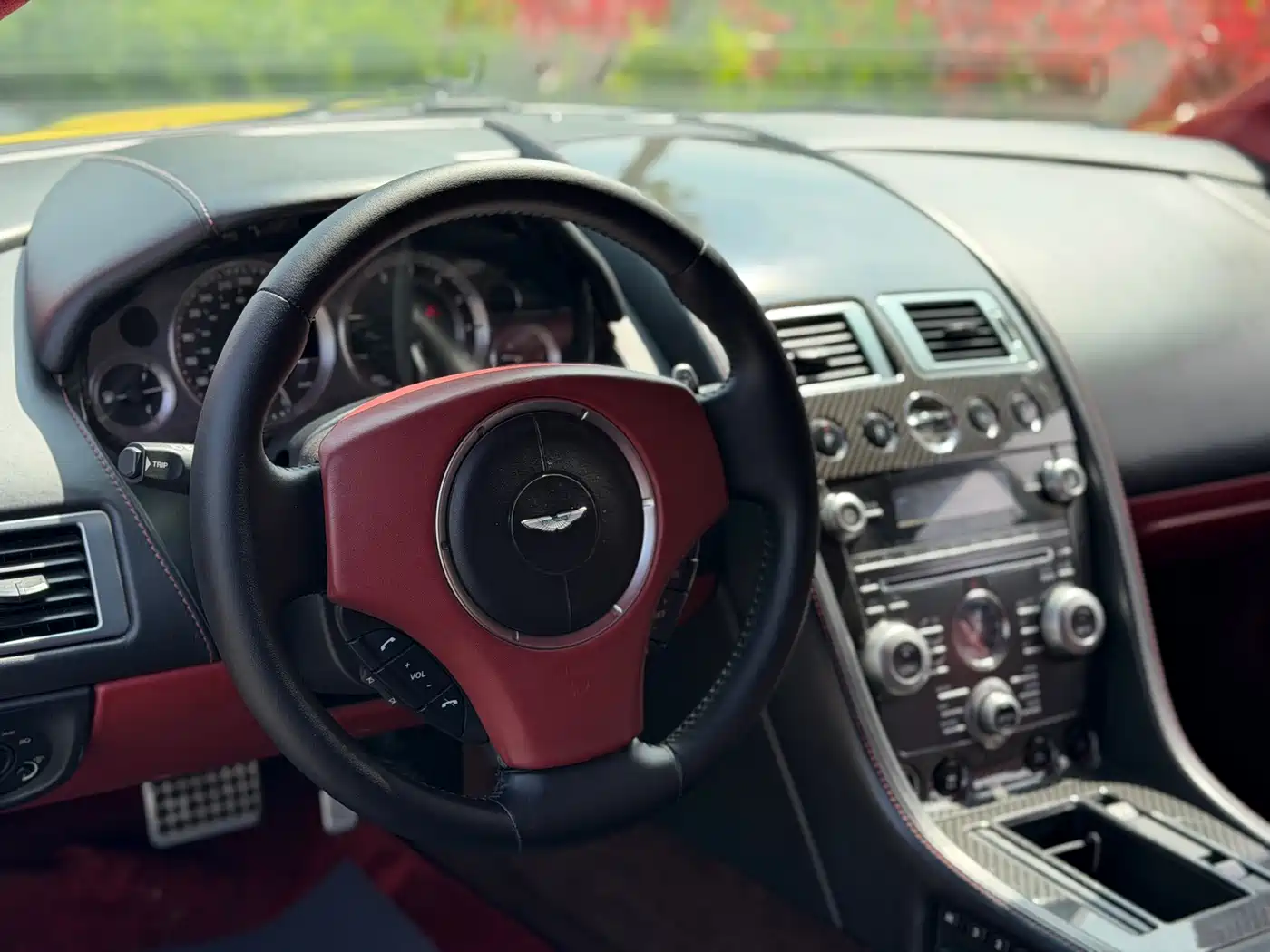 Aston Martin DB9 2007 6.0L Touchtronic Coupe фото 8
