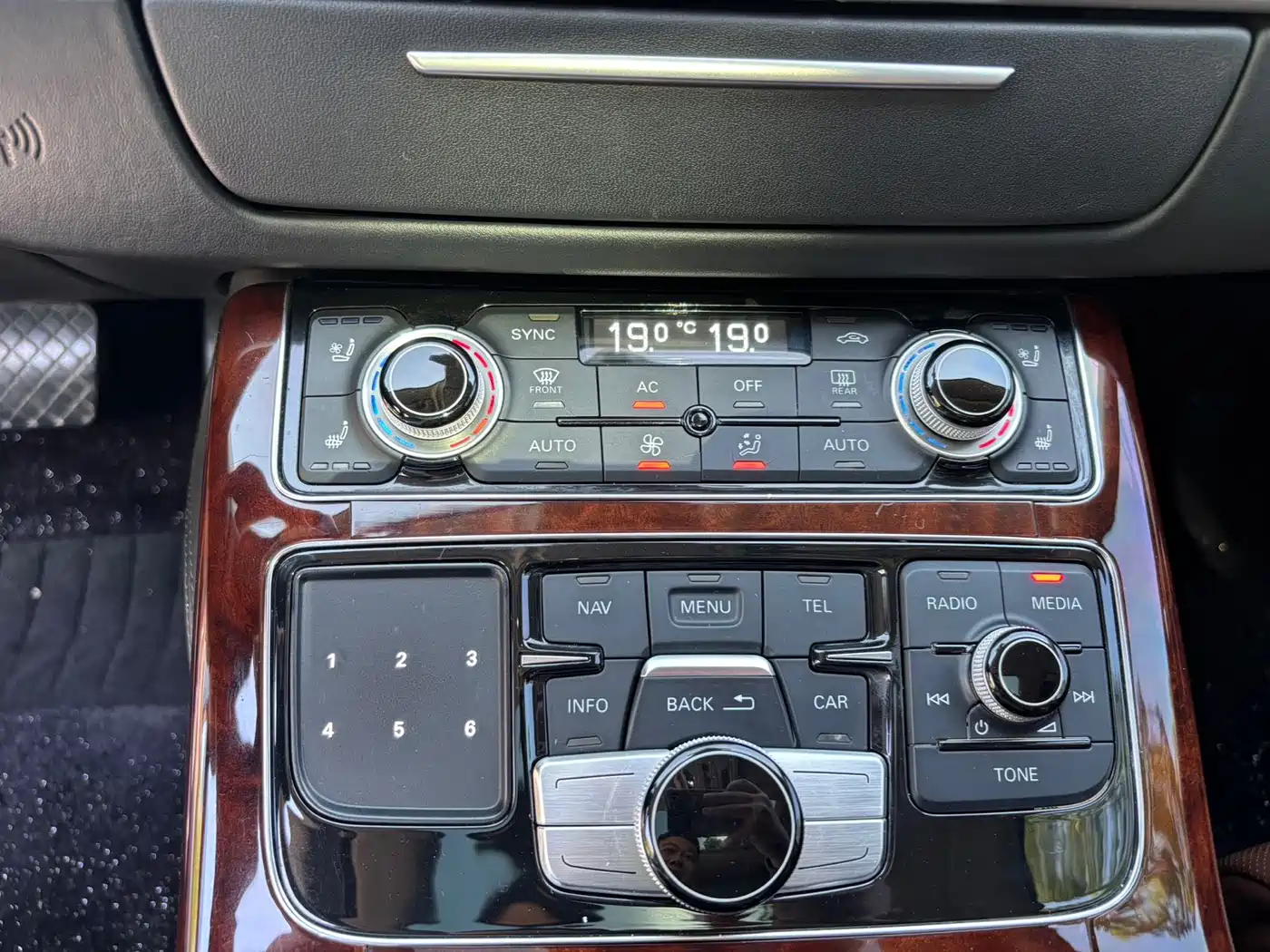 Audi A8 2011 2011 A8L W12 6.3 FSI quattro
