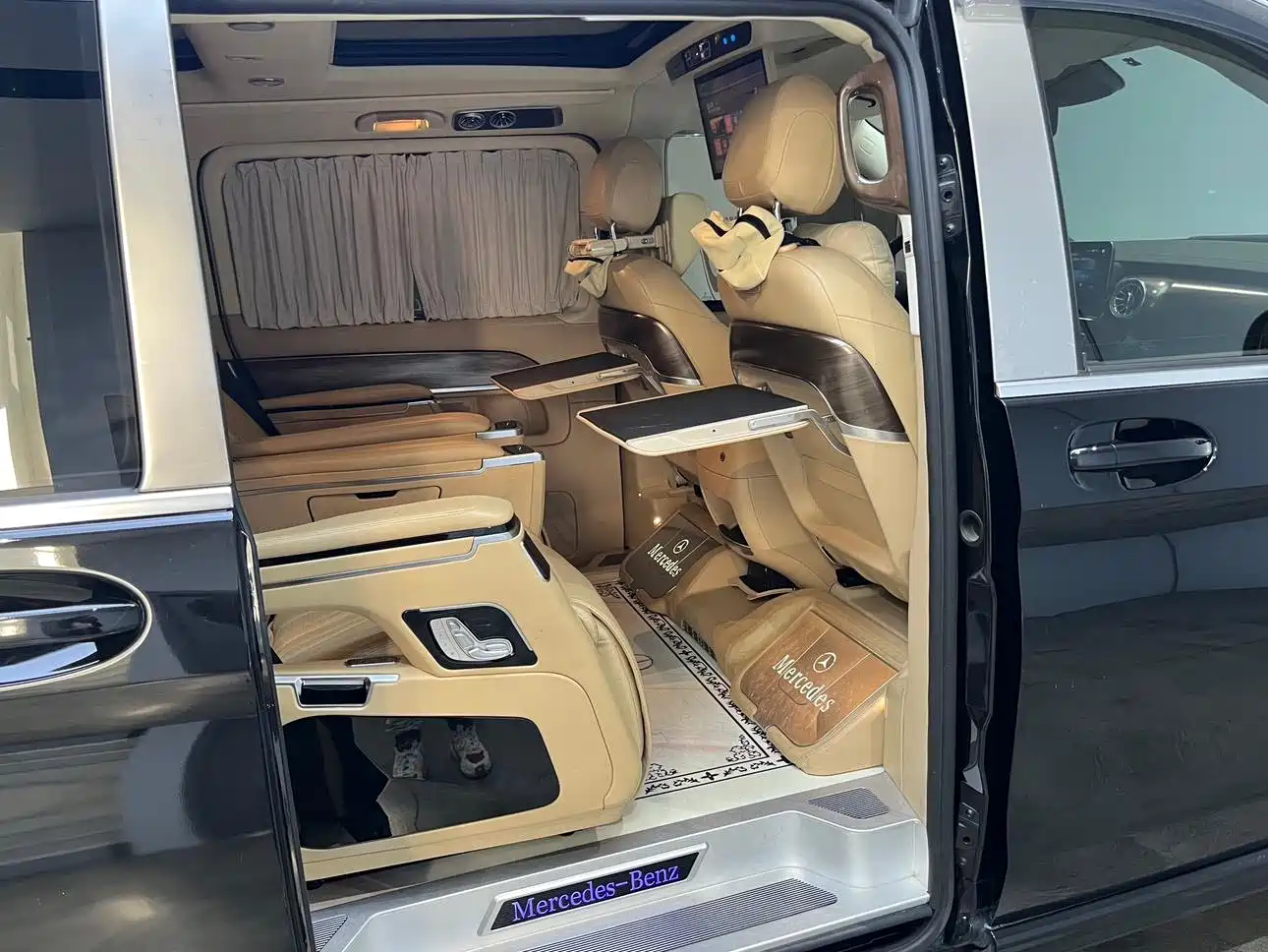 Mercedes-Benz V-Class 2021 V 260 L Long Wheelbase Premium Edition фото 13