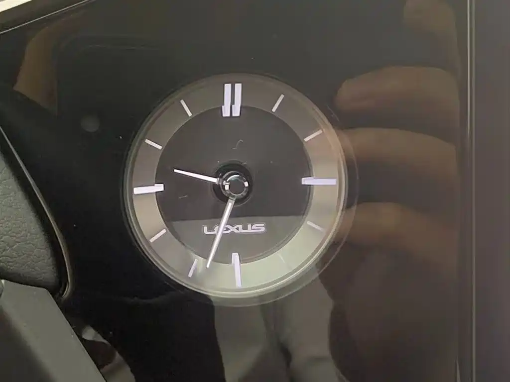 Lexus ES 2025 200 Ultimate Edition фото 8