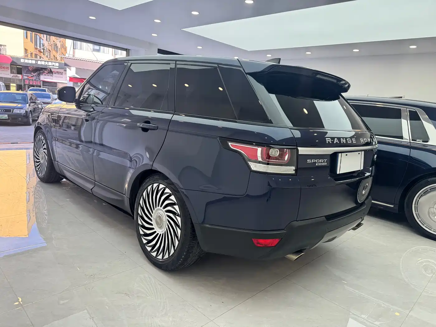 Land Rover Range Rover Sport 2017 3.0 SC V6 SE фото 7