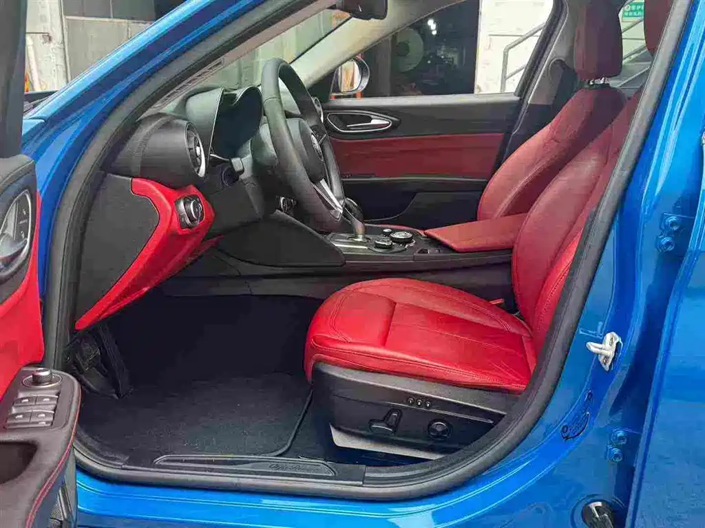 Alfa Romeo Giulia 2019 2017 2.0T 200HP Elite Edition