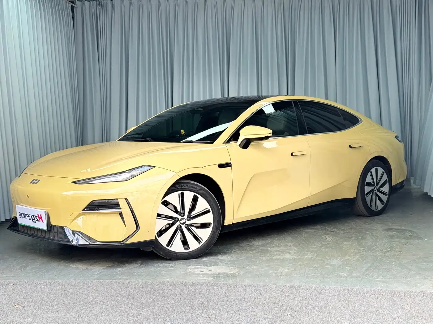Geely Galaxy Galaxy E8 2024 665km RWD Starship Voyager Edition