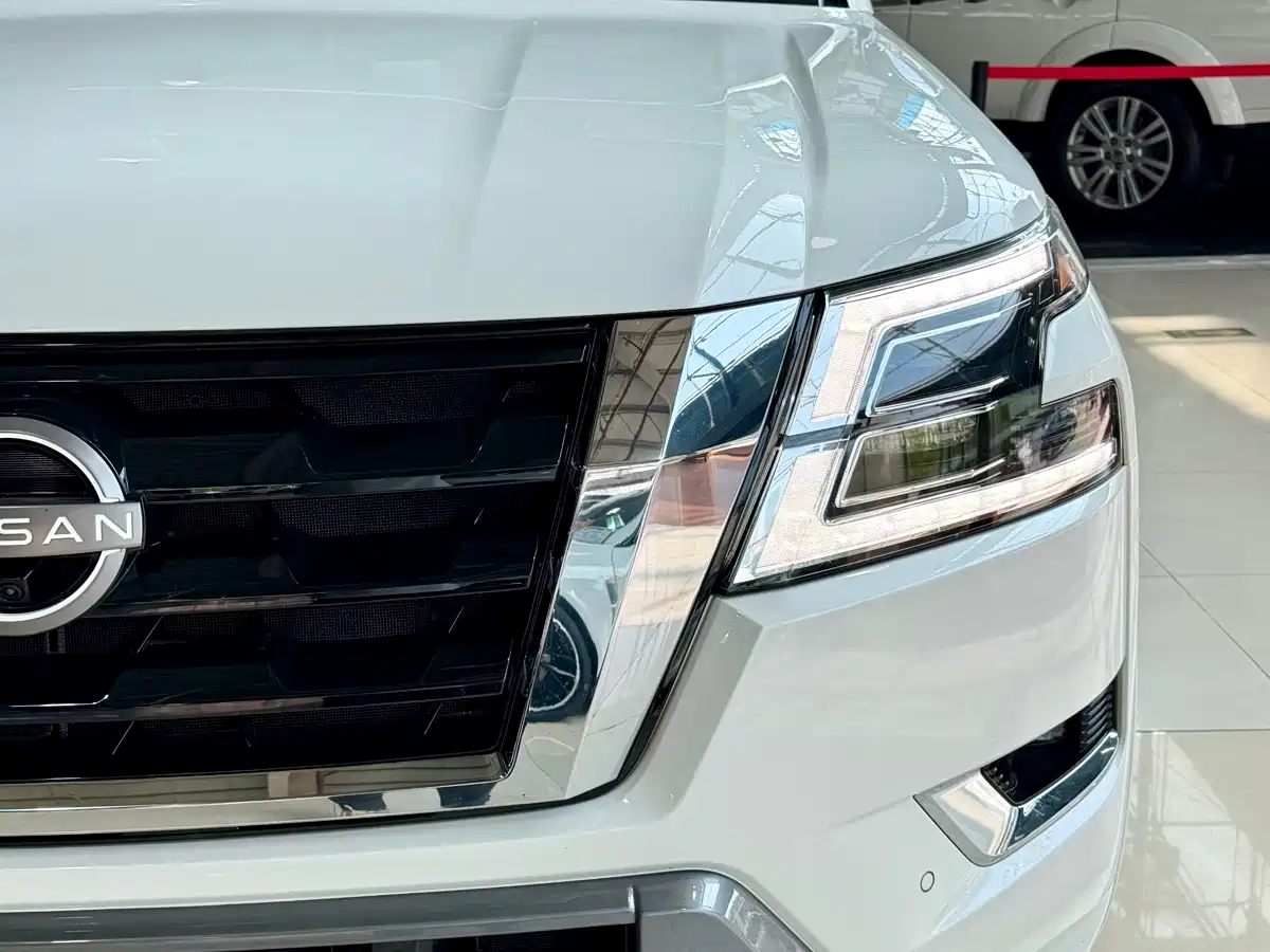 Nissan Patrol 2023 Model ARMADA 5.6L Invincible Fleet Platinum Edition фото 3