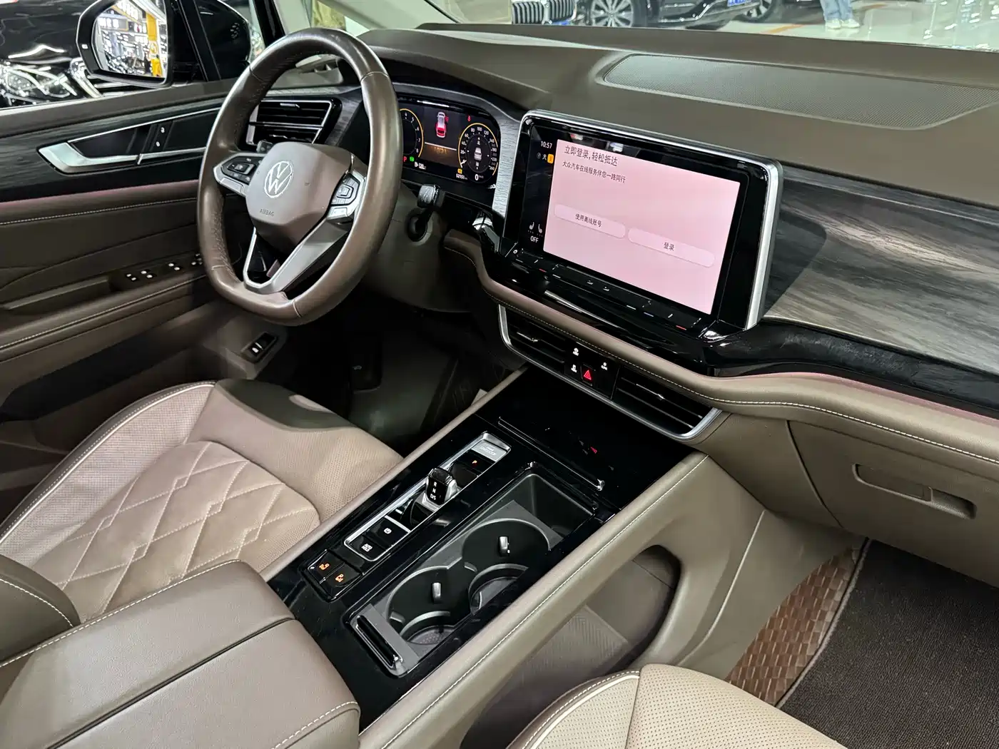Volkswagen Viloran 2023 380TSI Premium Edition фото 18